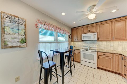 Condo in Bradenton, Florida, 2 bedrooms  № 2330275 - photo 12
