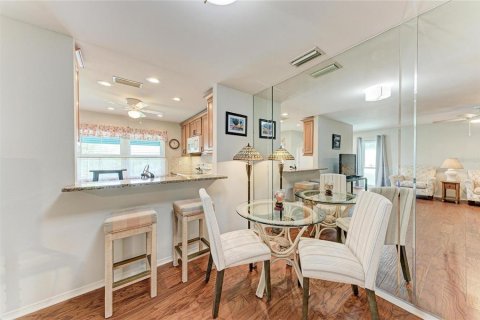 Condo in Bradenton, Florida, 2 bedrooms  № 2330275 - photo 16
