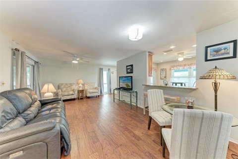 Condo in Bradenton, Florida, 2 bedrooms  № 2330275 - photo 9