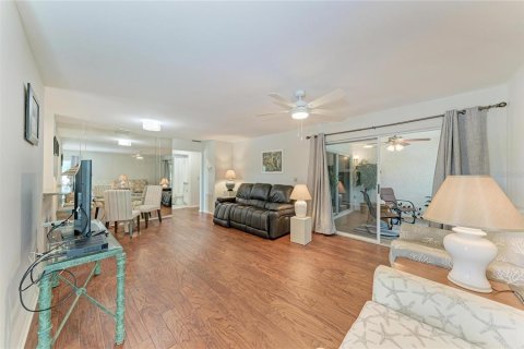 Condo in Bradenton, Florida, 2 bedrooms  № 2330275 - photo 7