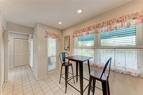 Condo in Bradenton, Florida, 2 bedrooms  № 2330275 - photo 15