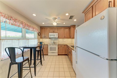 Condo in Bradenton, Florida, 2 bedrooms  № 2330275 - photo 11
