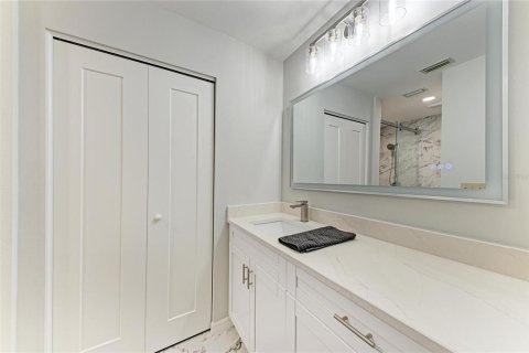 Condo in Bradenton, Florida, 2 bedrooms  № 2330275 - photo 21