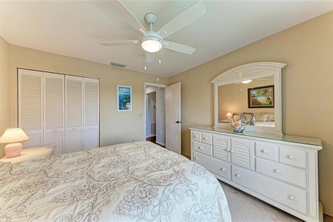 Condo in Bradenton, Florida, 2 bedrooms  № 2330275 - photo 25
