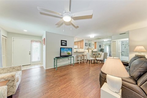 Condo in Bradenton, Florida, 2 bedrooms  № 2330275 - photo 8