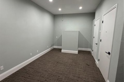 Immobilier commercial à louer à Palm Coast, Floride: 10.68 m2 № 2148677 - photo 5