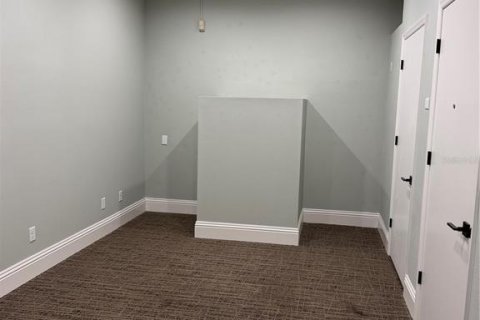 Immobilier commercial à louer à Palm Coast, Floride: 10.68 m2 № 2148677 - photo 4