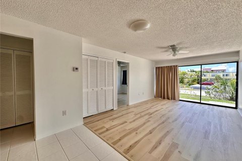 Copropriété à louer à Punta Gorda, Floride: 2 chambres, 83.43 m2 № 2102080 - photo 11