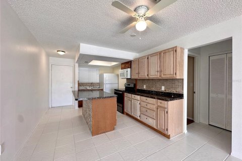 Copropriété à louer à Punta Gorda, Floride: 2 chambres, 83.43 m2 № 2102080 - photo 3