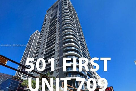 Estudio en el Condominio en Miami, Florida  № 2052965