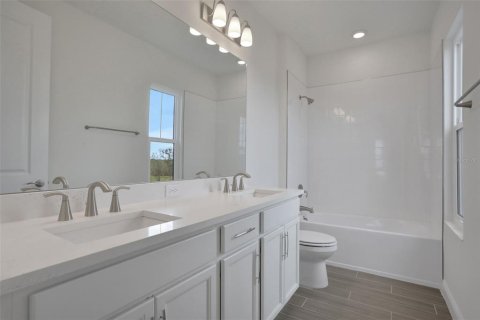 House in Lakewood Ranch, Florida 4 bedrooms, 213.21 sq.m. № 1805217 - photo 19