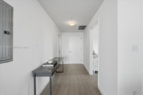 Condo in Miami, Florida, 2 bedrooms  № 2011939 - photo 18