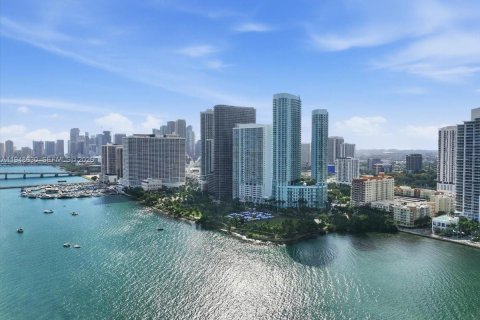 Condo in Miami, Florida, 2 bedrooms  № 2011939 - photo 6