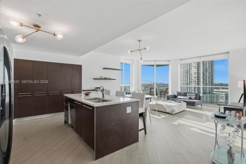 Condo in Miami, Florida, 2 bedrooms  № 2011939 - photo 22