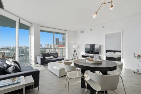 Condo in Miami, Florida, 2 bedrooms  № 2011939 - photo 20