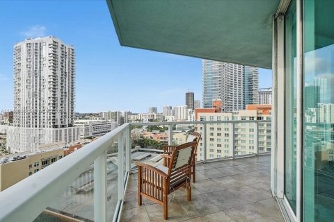 Condo in Miami, Florida, 2 bedrooms  № 2011939 - photo 27