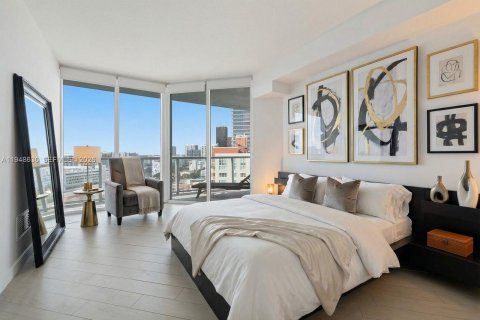 Condo in Miami, Florida, 2 bedrooms  № 2011939 - photo 2