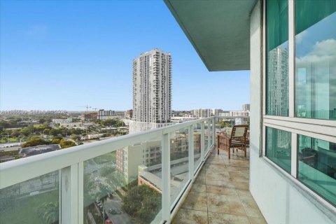 Condo in Miami, Florida, 2 bedrooms  № 2011939 - photo 28
