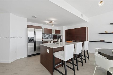 Condo in Miami, Florida, 2 bedrooms  № 2011939 - photo 15