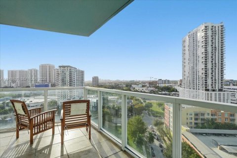 Condo in Miami, Florida, 2 bedrooms  № 2011939 - photo 24