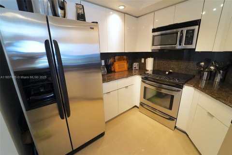 Copropriété à louer à Miami Beach, Floride: 2 chambres, 98.48 m2 № 1823608 - photo 10