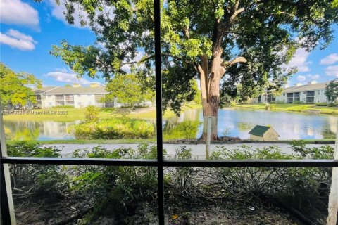 Copropriété à vendre à Sunrise, Floride: 2 chambres, 83.61 m2 № 1965927 - photo 8