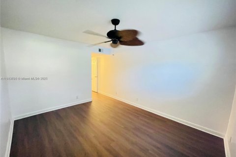 Copropriété à vendre à Sunrise, Floride: 2 chambres, 83.61 m2 № 1965927 - photo 9