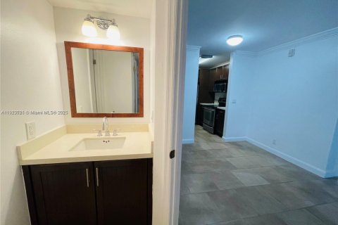 Copropriété à vendre à Sunrise, Floride: 2 chambres, 83.61 m2 № 1965927 - photo 12