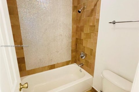 Copropriété à vendre à Sunrise, Floride: 2 chambres, 83.61 m2 № 1965927 - photo 5