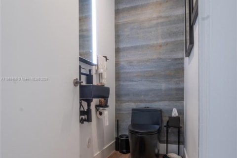 House in Miami Beach, Florida 3 bedrooms, 137.68 sq.m. № 1888949 - photo 9