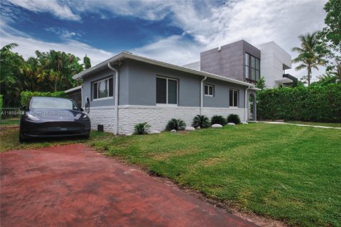 House in Miami Beach, Florida 3 bedrooms, 137.68 sq.m. № 1888949 - photo 2
