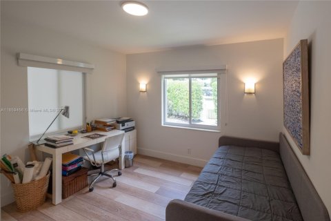 House in Miami Beach, Florida 3 bedrooms, 137.68 sq.m. № 1888949 - photo 15