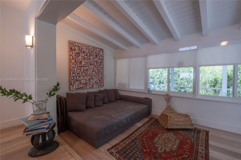 House in Miami Beach, Florida 3 bedrooms, 137.68 sq.m. № 1888949 - photo 7