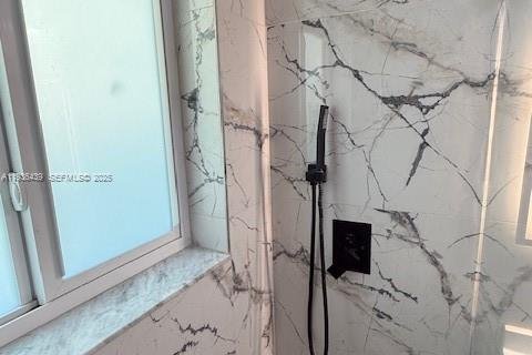 House in Cutler Bay, Florida 3 bedrooms, 111.11 sq.m. № 1994397 - photo 5