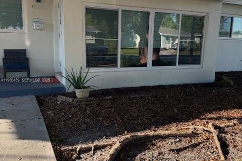 House in Cutler Bay, Florida 3 bedrooms, 111.11 sq.m. № 1994397 - photo 2