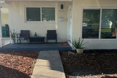 House in Cutler Bay, Florida 3 bedrooms, 111.11 sq.m. № 1994397 - photo 1