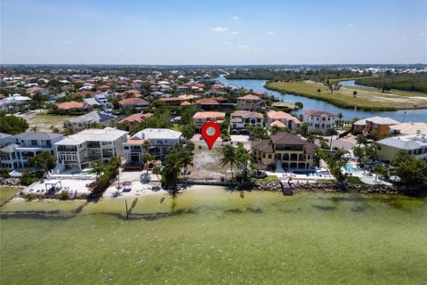 House in Apollo Beach, Florida 5 bedrooms, 576.74 sq.m. № 1285711 - photo 18