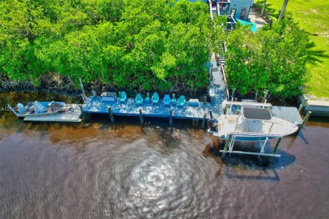 Immobilier commercial à Everglades, Floride 222.41 m2 № 2075337