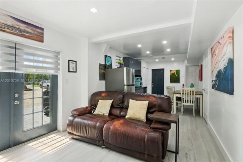 Immobilier commercial à vendre à Everglades, Floride: 222.41 m2 № 2075337 - photo 11