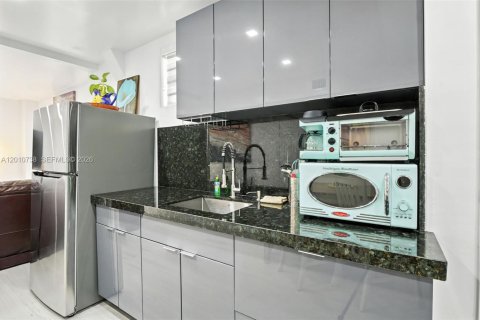 Immobilier commercial à vendre à Everglades, Floride: 222.41 m2 № 2075337 - photo 9