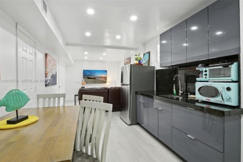 Immobilier commercial à vendre à Everglades, Floride: 222.41 m2 № 2075337 - photo 8