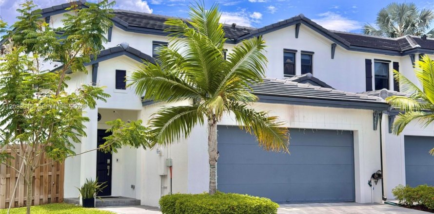 Adosado en Dania Beach, Florida 3 dormitorios, 161.46 m2 № 2087306