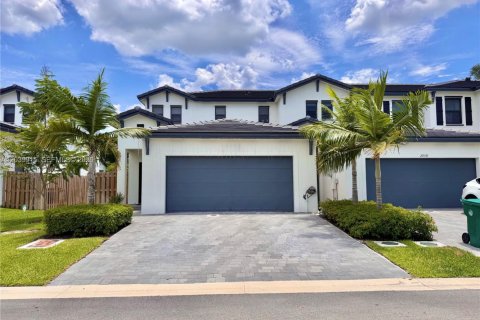 Adosado en venta en Dania Beach, Florida, 3 dormitorios, 161.46 m2 № 2087306 - foto 2