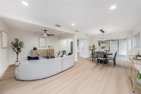 Villa ou maison à vendre à Temple Terrace, Floride: 3 chambres, 162.39 m2 № 1913797 - photo 5