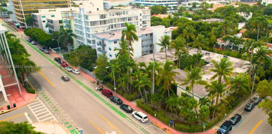 Studio in the Condo in Miami Beach, Florida № 1881703