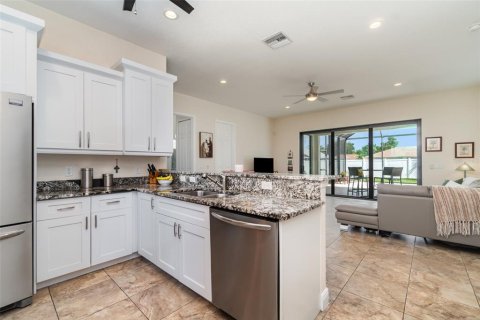 Casa en venta en Cape Coral, Florida, 3 dormitorios, 165.09 m2 № 2232196 - foto 8