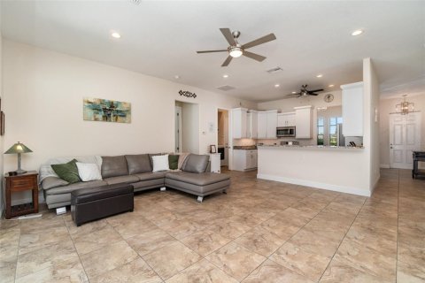 Casa en venta en Cape Coral, Florida, 3 dormitorios, 165.09 m2 № 2232196 - foto 5