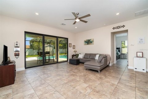 Casa en venta en Cape Coral, Florida, 3 dormitorios, 165.09 m2 № 2232196 - foto 4