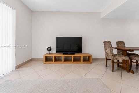 Copropriété à louer à Sunrise, Floride: 2 chambres, 83.43 m2 № 2168149 - photo 4