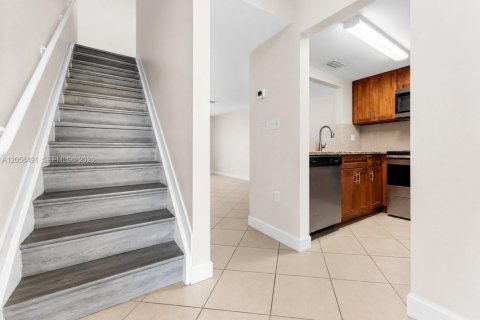 Copropriété à louer à Sunrise, Floride: 2 chambres, 83.43 m2 № 2168149 - photo 5